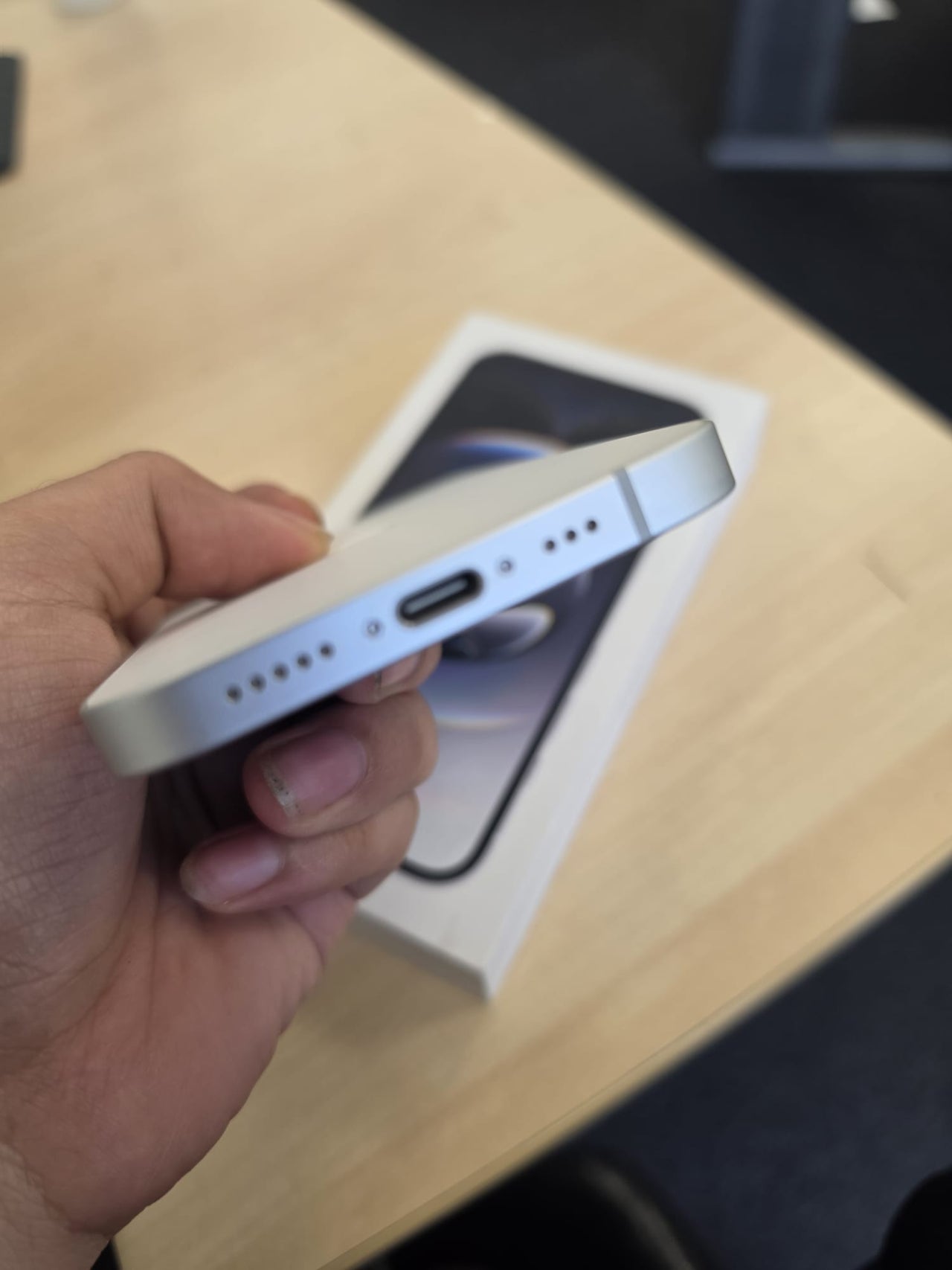Refurbished Apple iPhone 16e 128GB - White