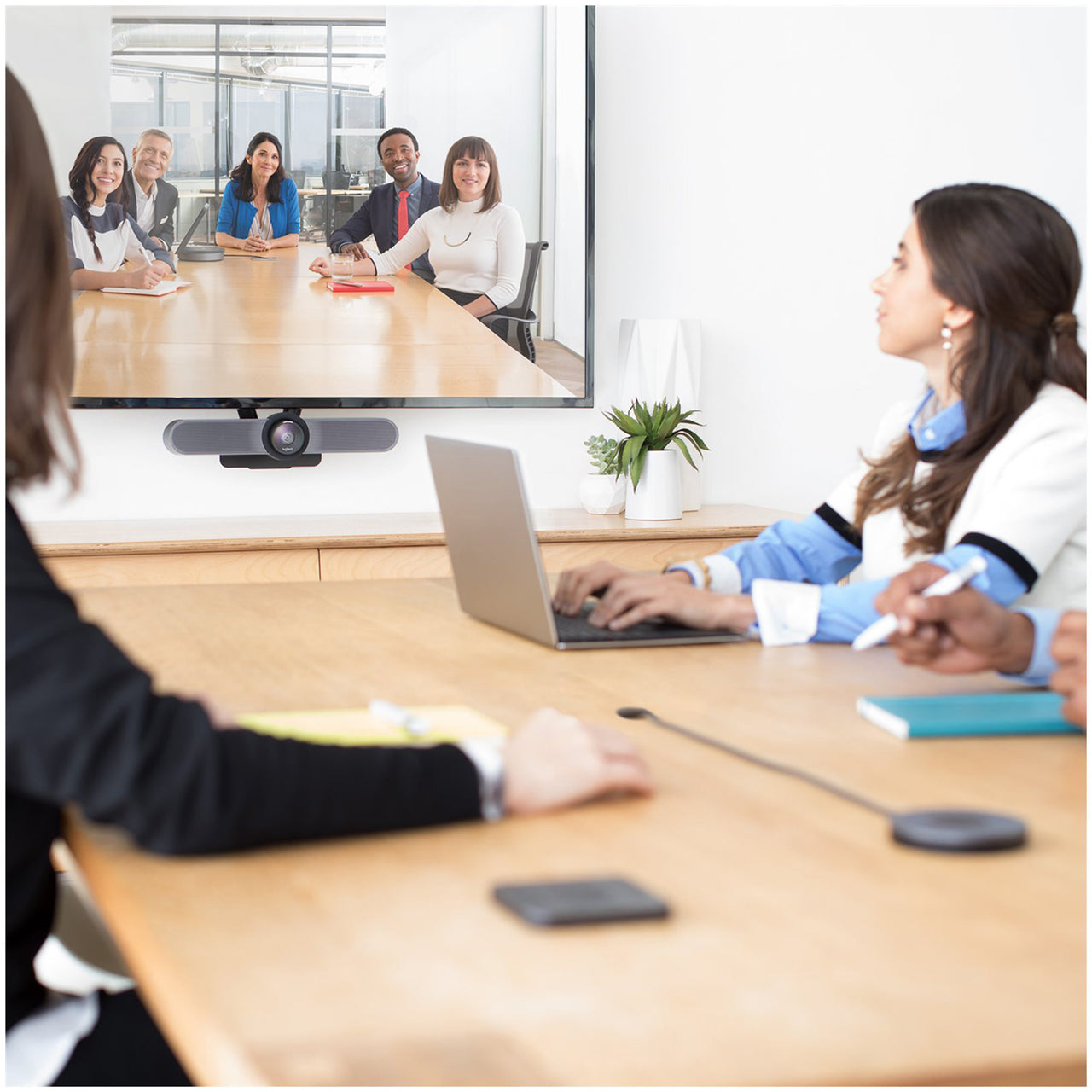 Logitech Meetup Conference Camera 4K Ultra Hd Bluetooth Wireless Technology 2YR WTY - Black