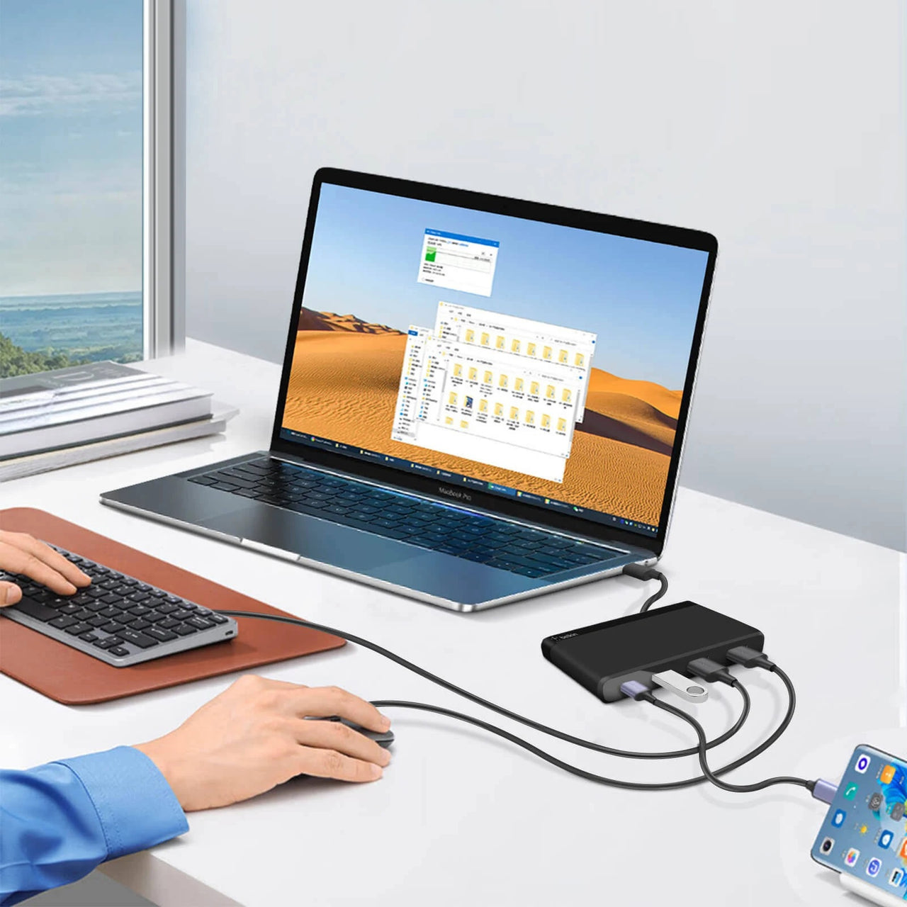 Belkin USB-C 4-Port Mini Hub (USB Type-C) - Black