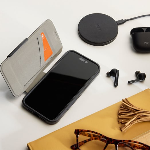 EFM Monaco Case Armour with ELeather and D3O 5G Signal Plus Technology For iPhone 13 (6.1")/iPhone 14 (6.1") - Black / Space Grey